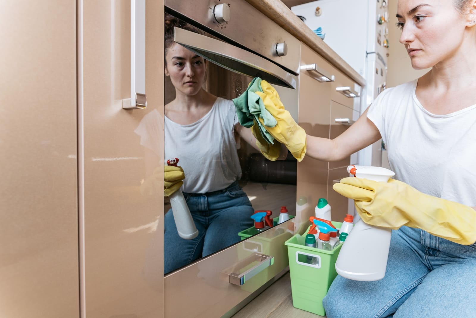 woman cleaning the kitchen